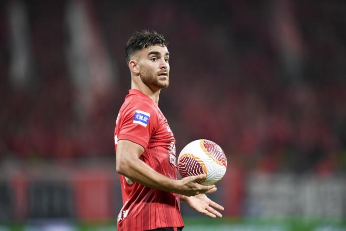 刘奕鸣：武汉三镇队后卫200场里程碑，足球传奇再续